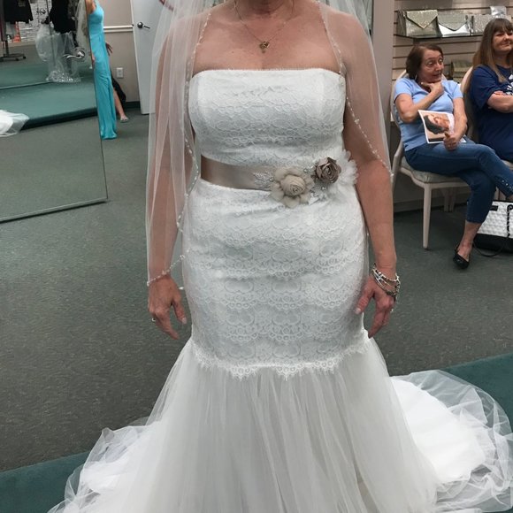 Wedding Dress Strapless Lace Trumpet w/Tulle Skirt - Picture 2 of 8